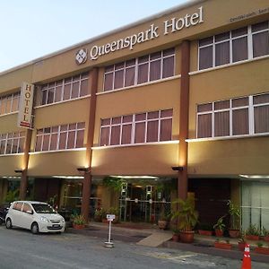 Queenspark Lovita Hotel